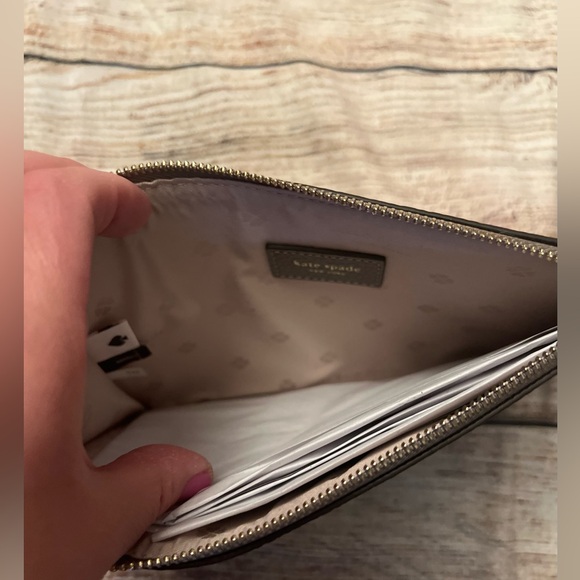 Kate Spade ♠️ wristlet - Picture 10 of 10
